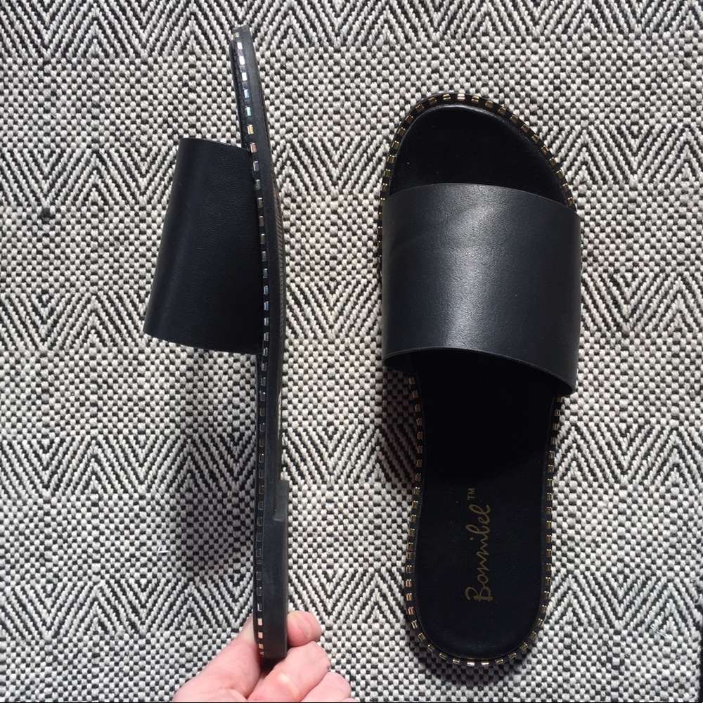 NWOT Bonnibel black slides size 8 boutique
